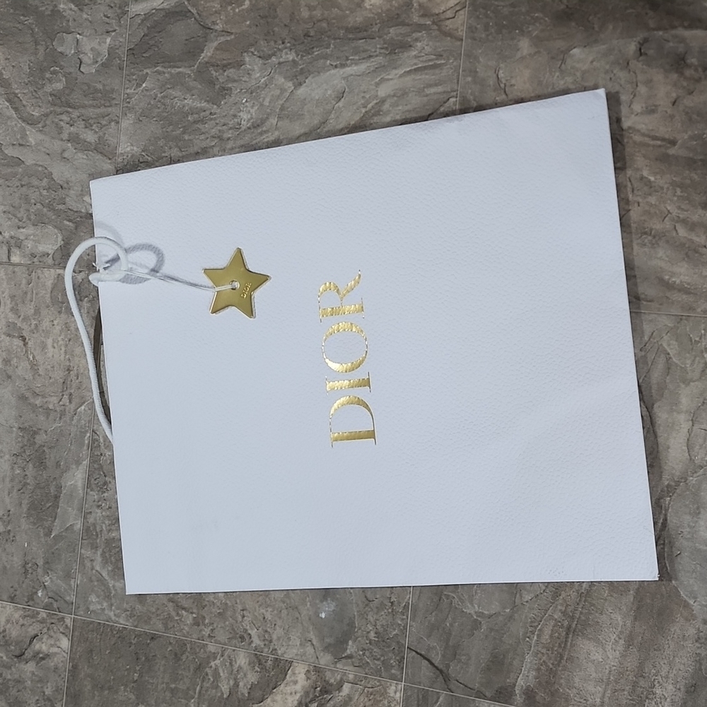 BRAND NEW DIOR PACKAGING, SHOPPING BAG WITH CHARM - Picture 1 of 2
